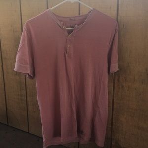 Men’s large salmon tee